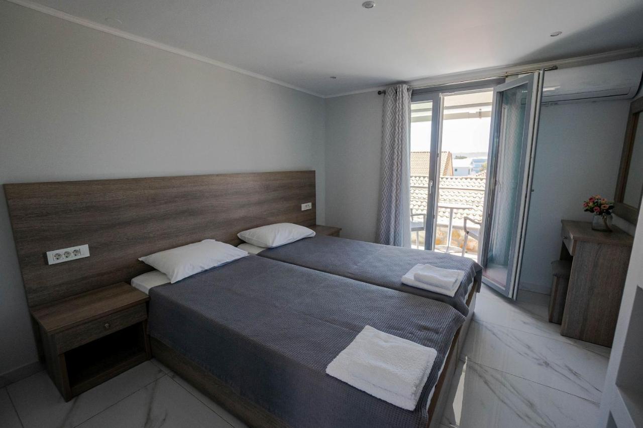 Golden Dolphin Studios & Apartments Alykes  Dış mekan fotoğraf