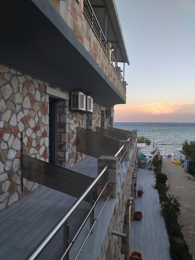 Golden Dolphin Studios & Apartments Alykes  Dış mekan fotoğraf