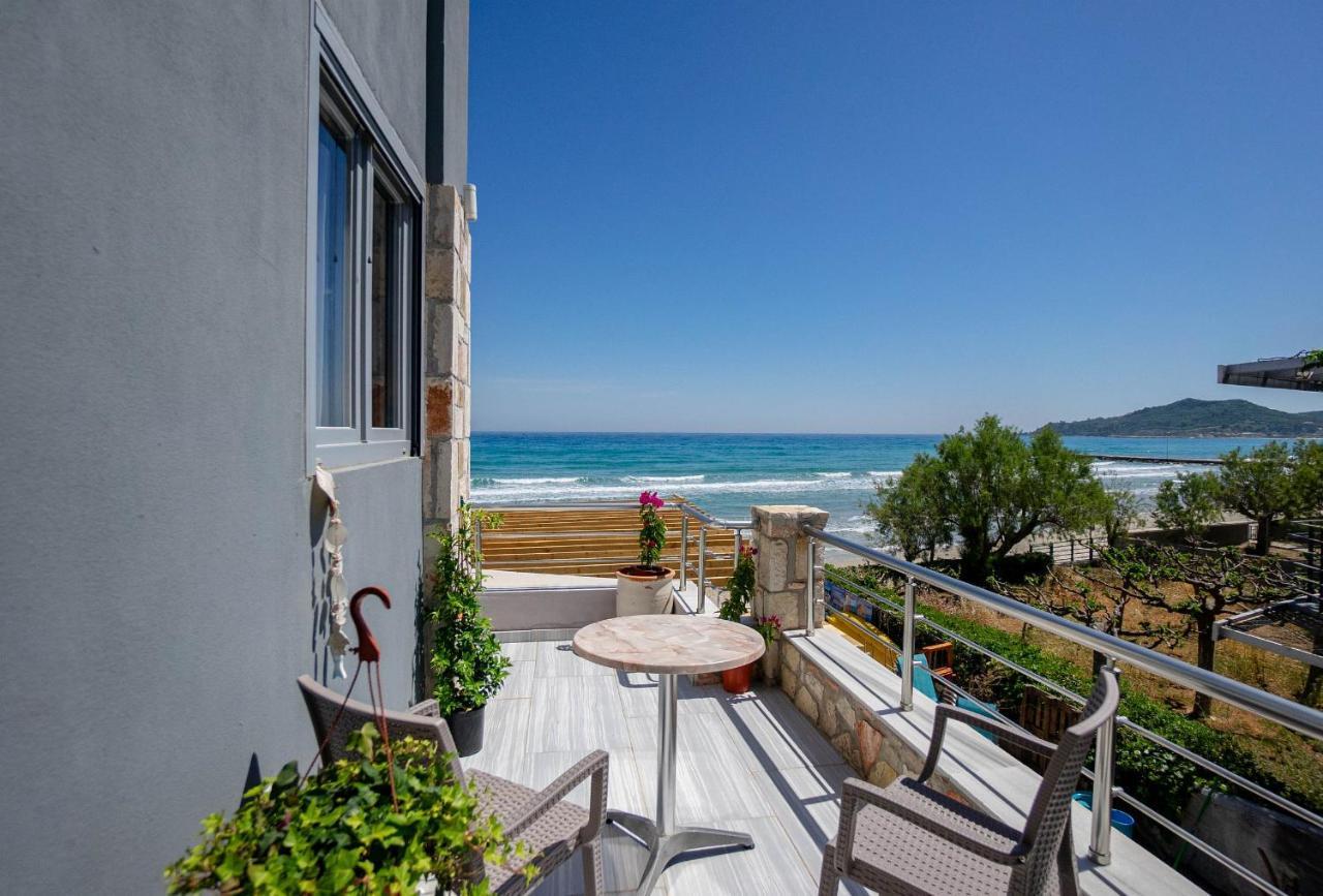 Golden Dolphin Studios & Apartments Alykes  Dış mekan fotoğraf
